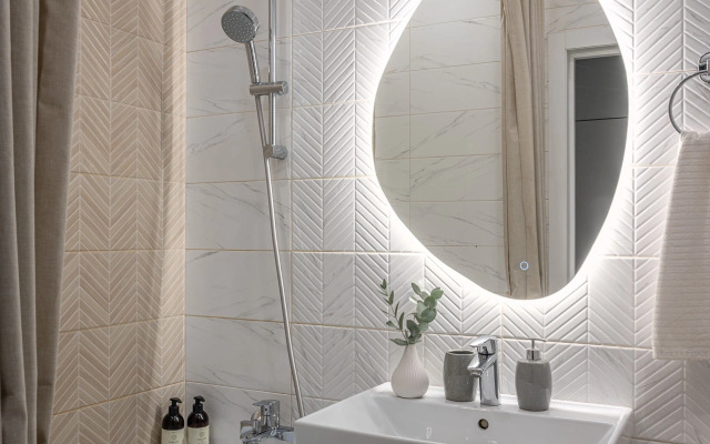 Студия у Метро Космонавтов