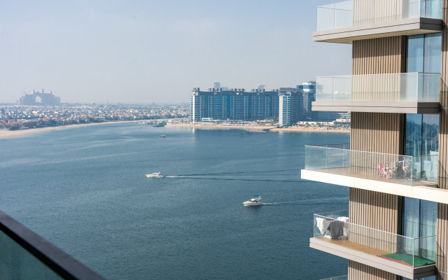 Апартаменты Stayis - Emaar Beach Front 1 BR suite With beach access