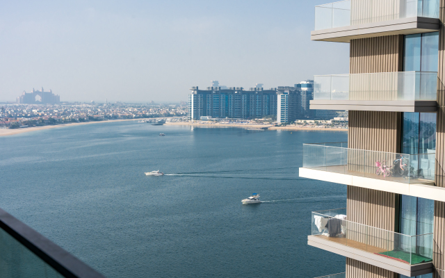 Апартаменты Stayis - Emaar Beach Front 1 BR suite With beach access