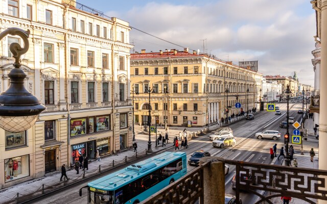 Современная квартира Невский 13 с балконом и парковкой