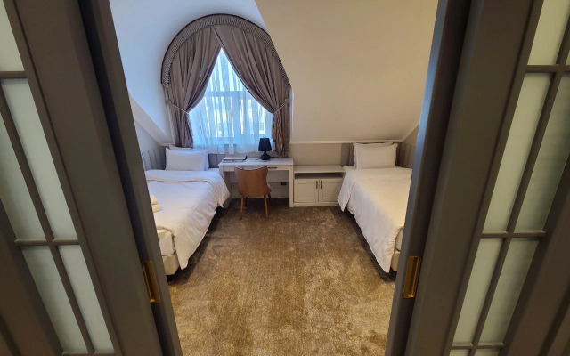 Bravo Hotel