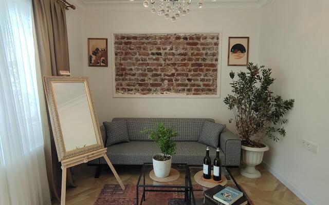 Apartments 2BR balcony house near Hilton bosphorus hotel