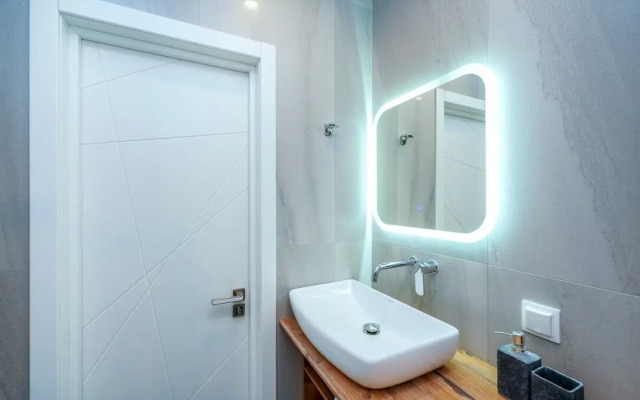 9 Krymskiy Mamayka Apartment