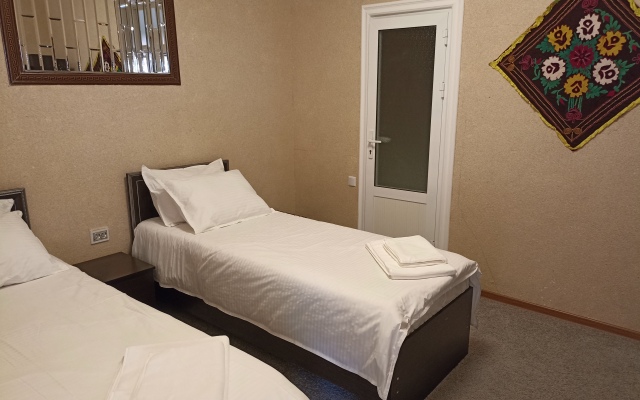 Oq Saroy Guest House