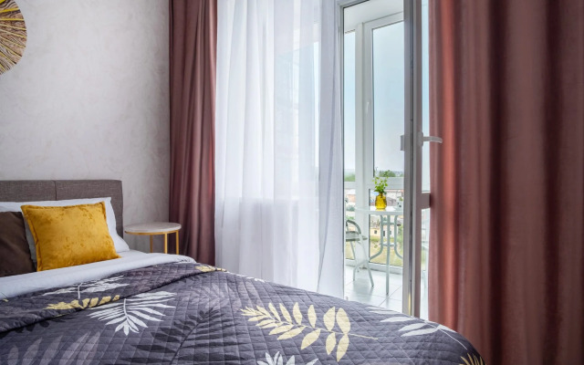 Na Pervomayskoy Ulitse 70 Flat