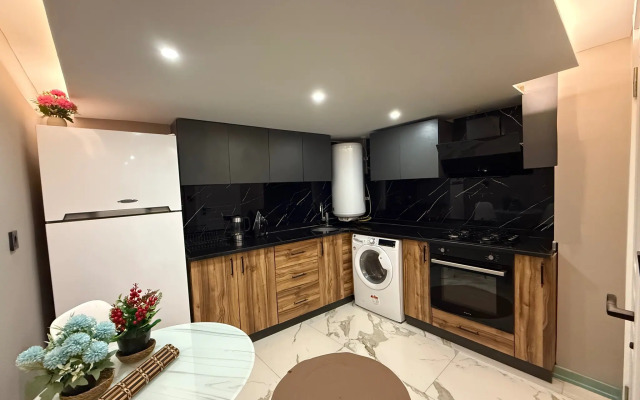 Апартаменты Cozy duplex with a private terrace near the metro