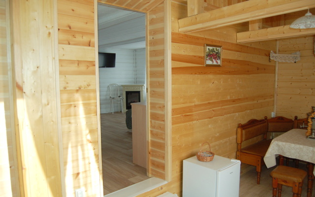 Dom S Nalichnikami Okolo Rostova House