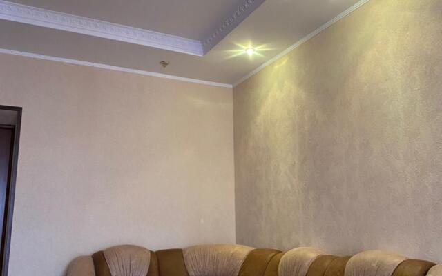 V Tsentre Na Ul. Tkachenko 1/75 Flat