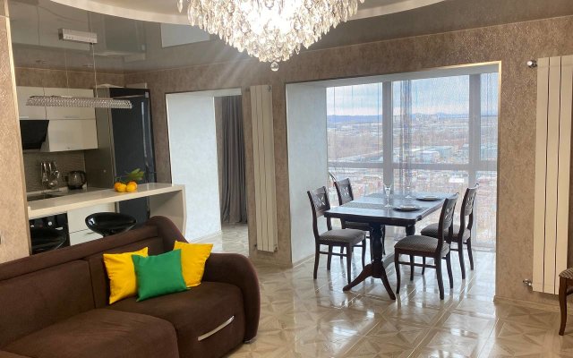 Apartamenty Chetyrekhkomnatnye Apartland S Panoramnym Vidom Na Gorod S 12 Etazha