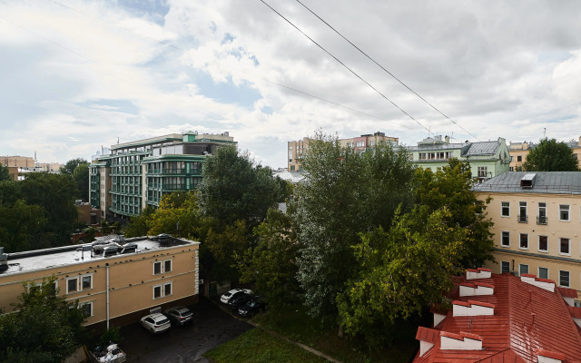 Квартира GM Apartments Двухуровневая с мансардой у Патриарших Прудов