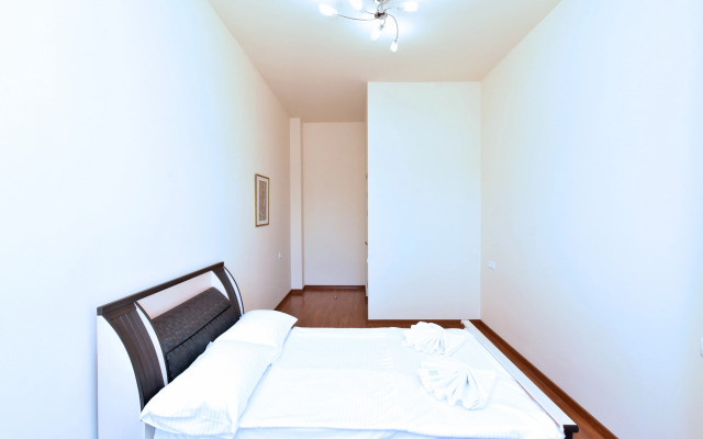 4-Komn. V Zdanii Bulvar Plaza, di644 Flat
