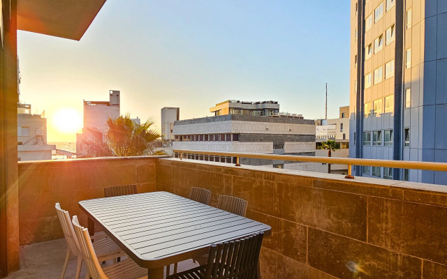 Comfort & Balcony By Feelhome Apartments