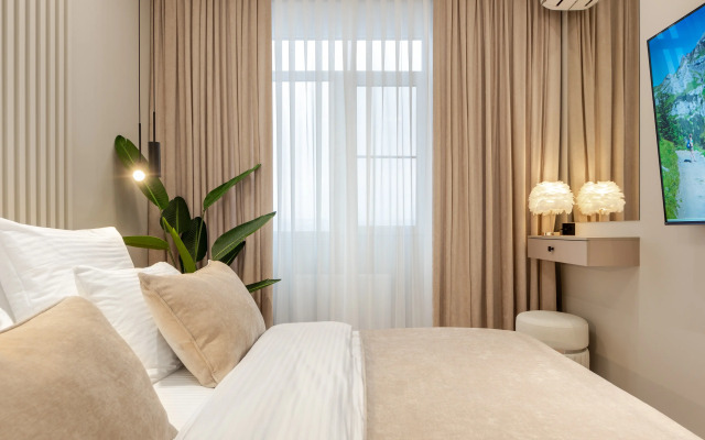 Квартира с характером вид на Эльбрус  дом с часами