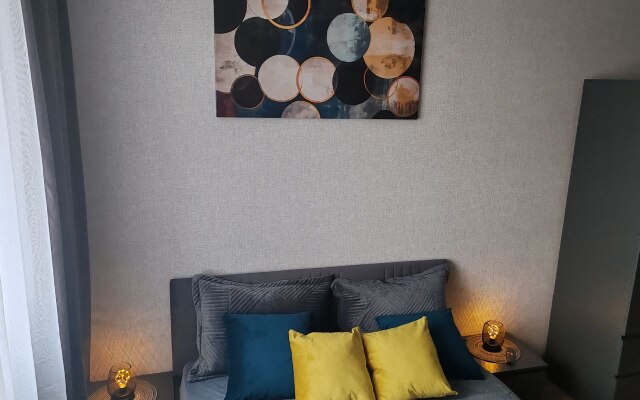 S kondicionerom i parkovkoj Flat