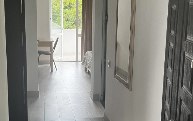 Dvukhmestny Uluchshenny S Balkonom I Vannoy Komnatoy Apartment