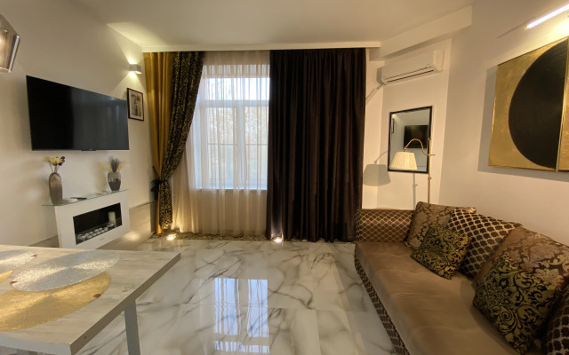 Апартаменты в современном стиле с камином