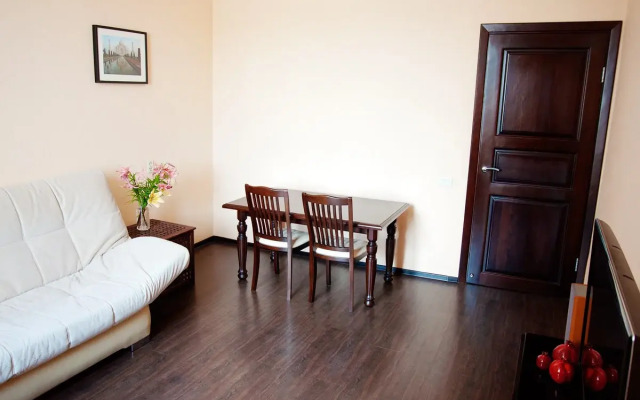 (2-Komnatny) V Tsentpe Na Ploschadi Pevolyutsii Flat