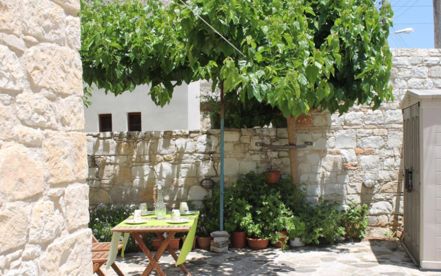 Вилла Salamiou Stone House