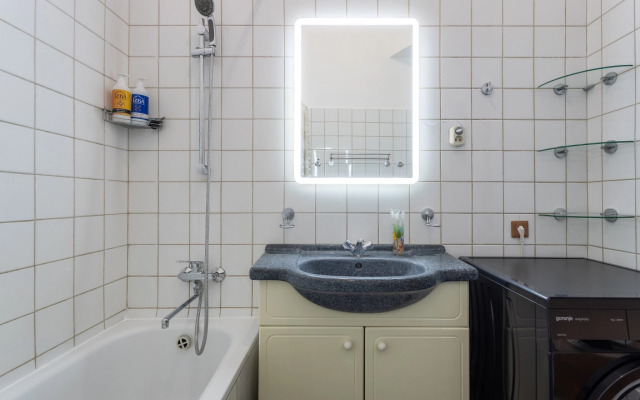 Apartments Uluchshennye S Balkonom I Gostinoy