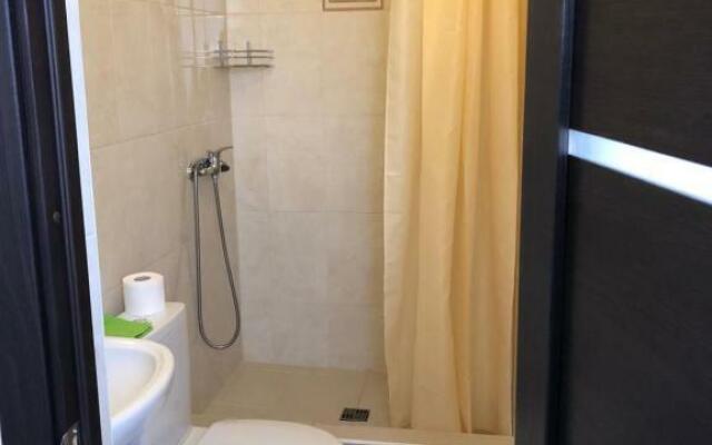 Loo-Sunrise Guest House