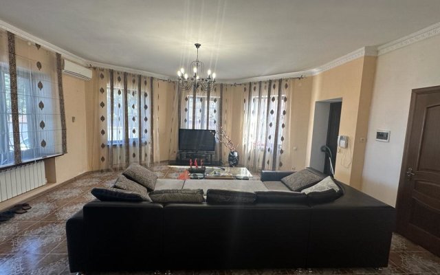 Частный Дом Дача Хазар на Мира 33