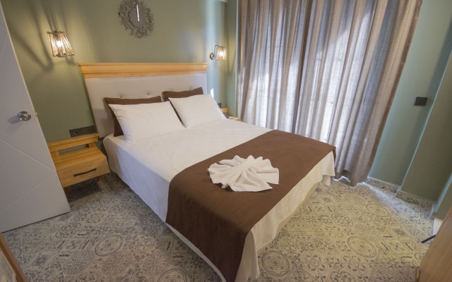 Dark Station Boutique Hotel