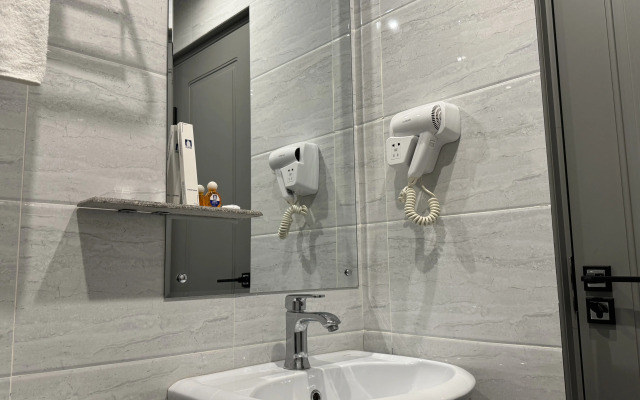 Afsona Hotel