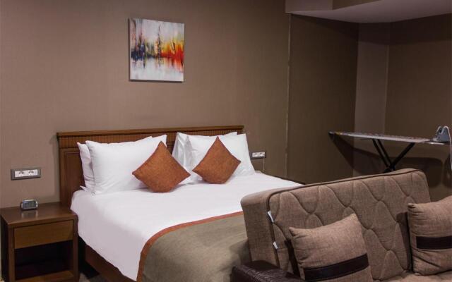 Parkside Hotel & Apartments