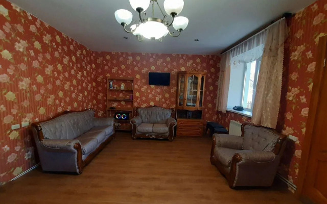 Na 11-Ya Zavokzalnoy 25 Private house