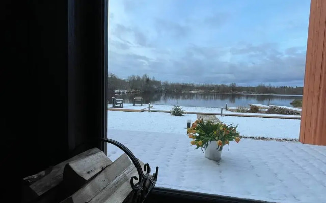 Dom i Ozero Private House