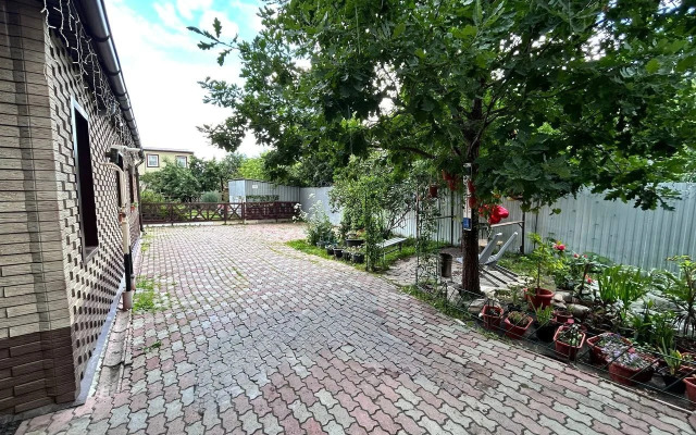 U Naberezhnoy Guest House