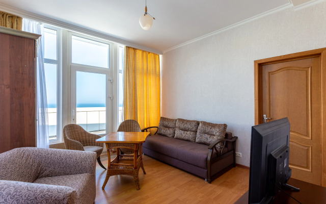 Квартира трехкомнатная с прямым видом на море