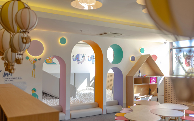 Radisson Collection Paradiz SPA, Soci