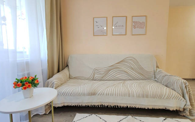 Апартаменты 2-комнатная квартира 8-я Радиальная ул 10