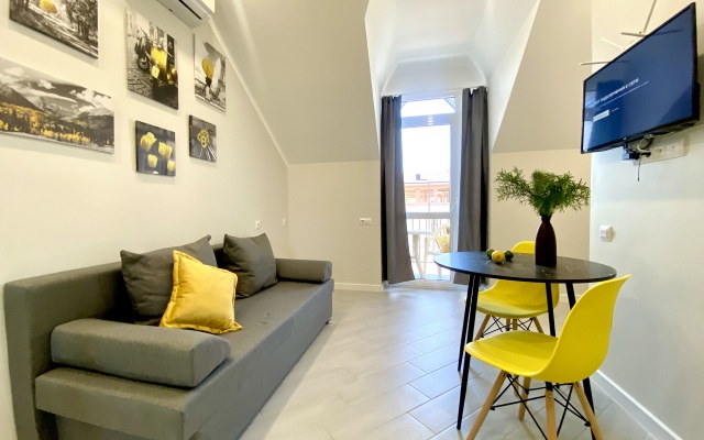 Studiya U Morya Flat