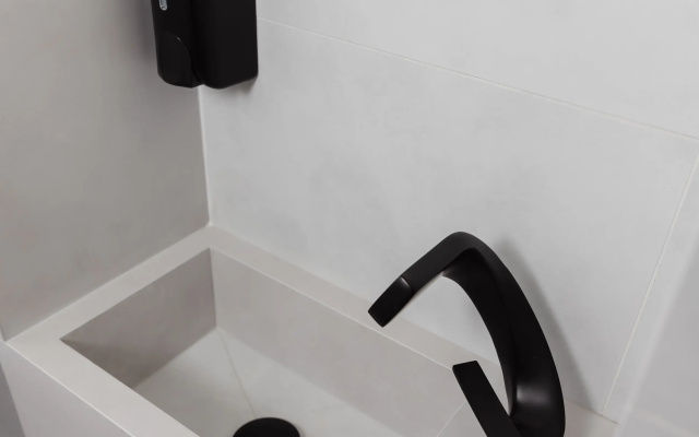 Apartamenty Zerkal'nyj indastrial-loft v centre Kazani u nabereznoj Kabana