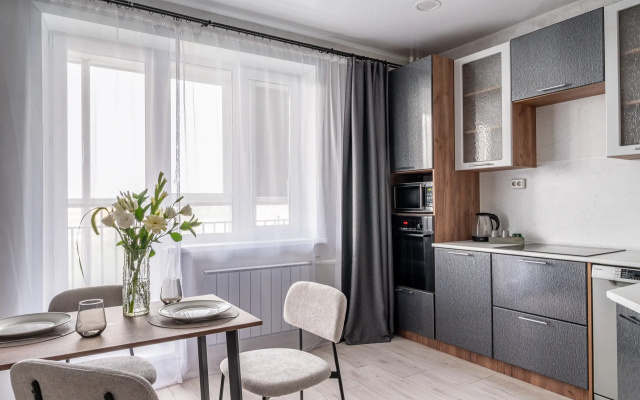 Apartamenty Prostornye trehkomnatnye v sagovoj dostupnosti ot aeroporta Kol'covo