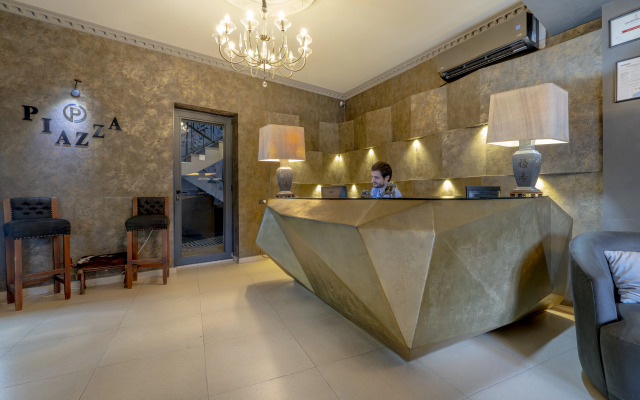 Piazza Hotel