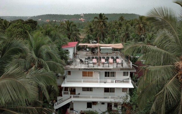 Morjim Sea Waves Hotel