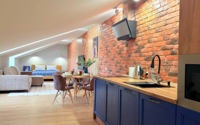 Yevrouyut Yarkaya Studiya V Samom Tsentre Flat