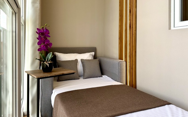 Dvukhkomnatnaya V Siriuse Flat