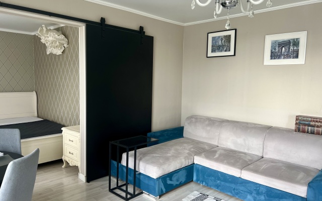 3-komnatnaya Zoya Apart v tsentre u Nizhnego ozera Flat