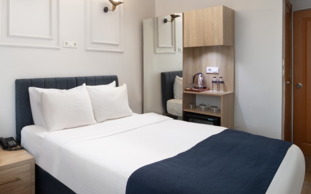 Elan Hotel