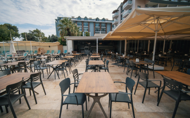 Armas Beach Hotel