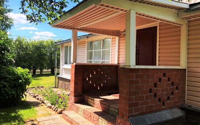 Гостевой Дом с Камином и Баней у Озера