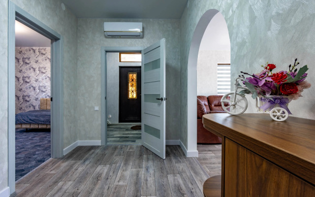 Ogromnaya S Shikarnym Vidom Flat