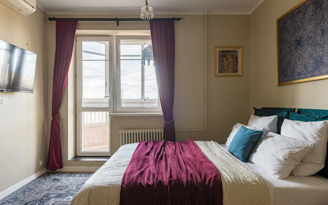 Dizaynerskaya Studiya Na Beregu Reki Flat