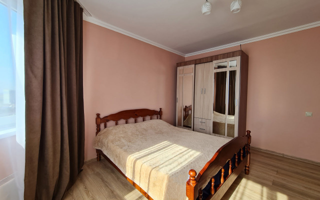 Na Ulitse Kuryzhova 30 Flat