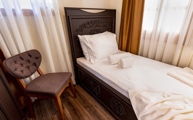 Отель WOO Town Suites