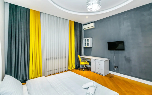 Luxury on Baku in Nizami street Flat
